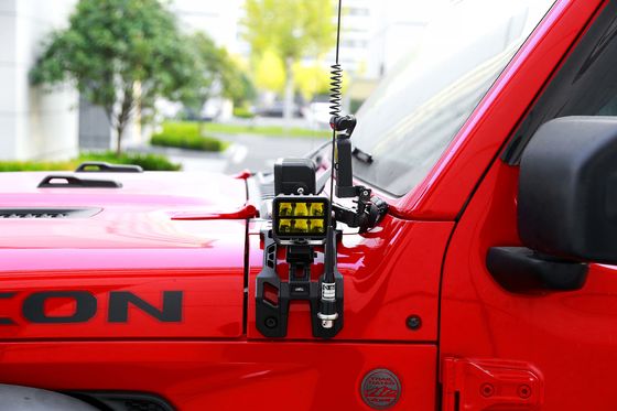 2018-2019 Jeep Wrangler JL অ্যালুমিনিয়াম হুড মাউন্ট ক্যামেরা হোল্ডার এলইডি লাইটের সাথে ডিজাইন করা হয়েছে