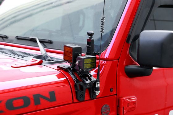 2018-2019 Jeep Wrangler JL অ্যালুমিনিয়াম হুড মাউন্ট ক্যামেরা হোল্ডার এলইডি লাইটের সাথে ডিজাইন করা হয়েছে
