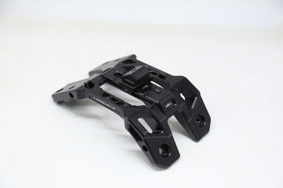 অ্যালুমিনিয়াম খাদ সিএনসি মেশিনিংয়ের জন্য সুবিধাজনক পাউডার লেপযুক্ত এ-পিলার লাইট মাউন্টিং ব্র্যাকেট