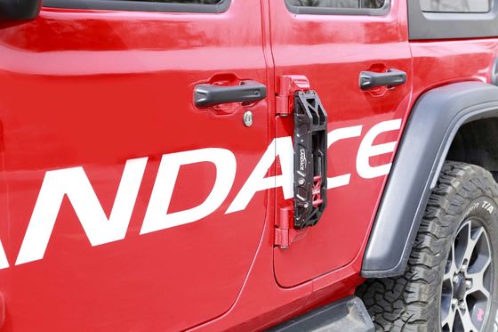 হাই-এন্ড যানবাহনের জন্য জিপ র্যাংলার জন্য আন্তর্জাতিক অ্যালুমিনিয়াম খাদ কালো সাইড স্টেপ