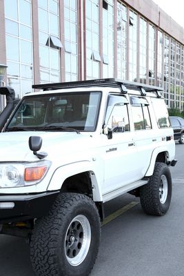 টয়োটা এলসি 76 4x4 যানবাহন আনুষাঙ্গিক পাওয়ার লেপ এবং অ্যালুমিনিয়াম সহ ফ্ল্যাট ছাদ র্যাক