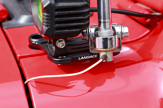 শক্তিশালী সমর্থন এবং তাপ প্রতিরোধী বন্ধনী সঙ্গে জিপ একটি স্তম্ভ কাজ হালকা মাউন্ট জোড়া