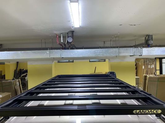 কালো অ্যালুমিনিয়াম খাদ ছাদ র্যাক মাউন্ট বাস্কেট 4 রানার গাড়ির ছাদ অফ রোড আনুষাঙ্গিক জন্য